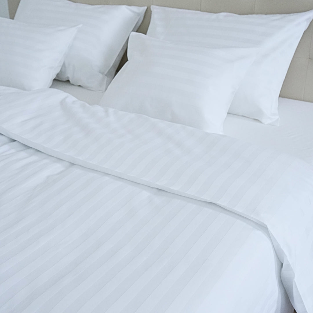 Hotel-Satin-Bettlaken mit 2 cm Streifen – 50 % Baumwolle – 50 % PE – zum Umklappen – 3er-Set – 140 g/m² – verpackt