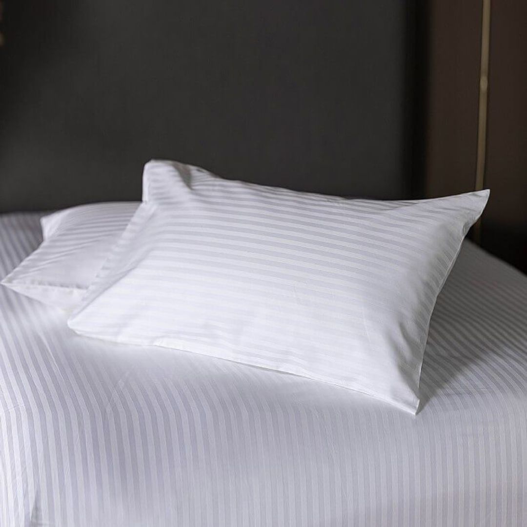 Hotel-Kissenbezug mit Damaststreifen – 100 % Baumwolle – umgeschlagen – 140 g/m² – verpackt