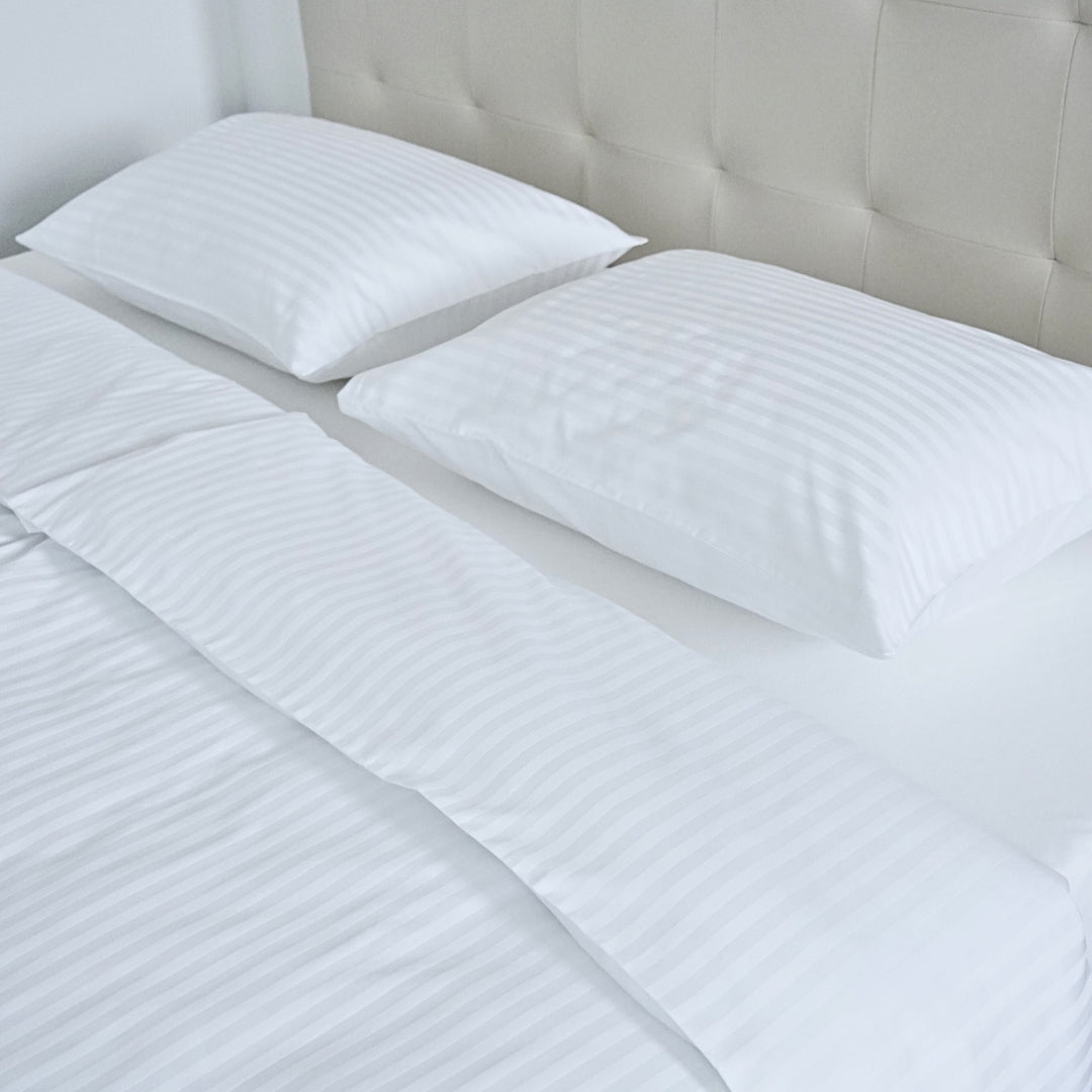 Hotel szatén 1 cm csíkos ágyneműhuzat garnitúra 100% pamut - áthajtós - 2 db-os szett - 140 gr/m2 - csomagos