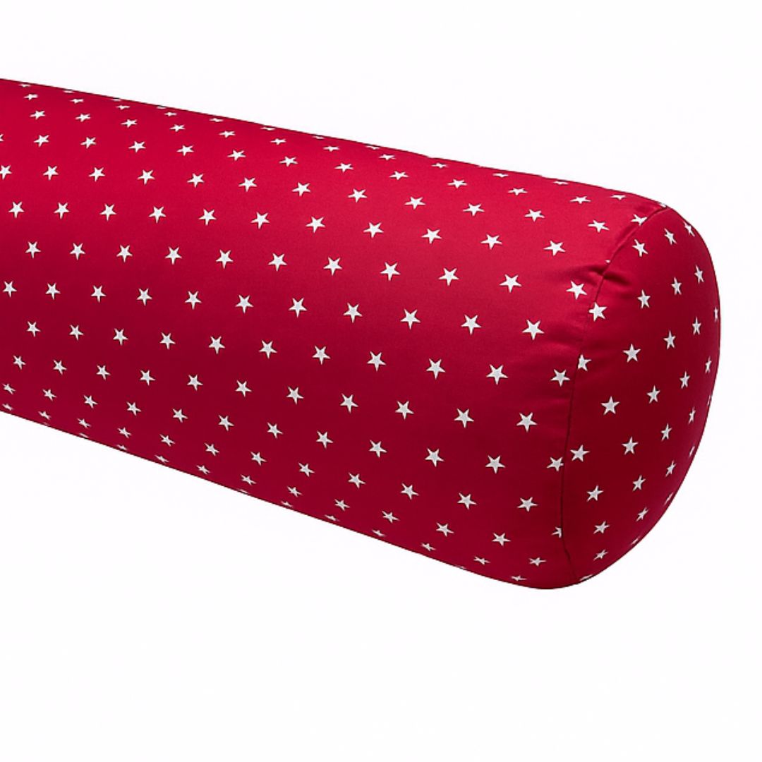 Nagy hengerpárna - piros csillagmintás