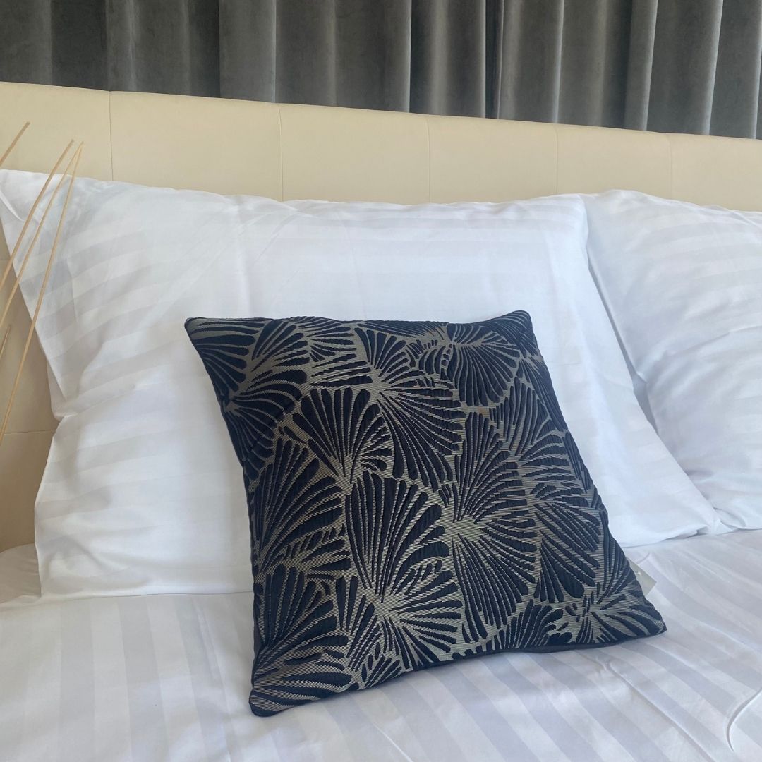 Kagyló bársonyos díszpárna - 45x45 cm