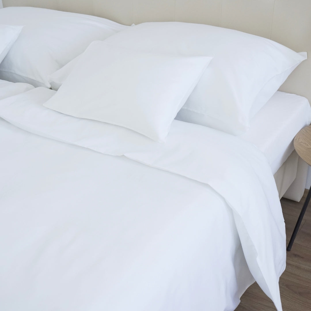 Fehér szatén ágyneműhuzat garnitúra 100% pamut - cipzáras - 3 db-os szett - 130 g/m2