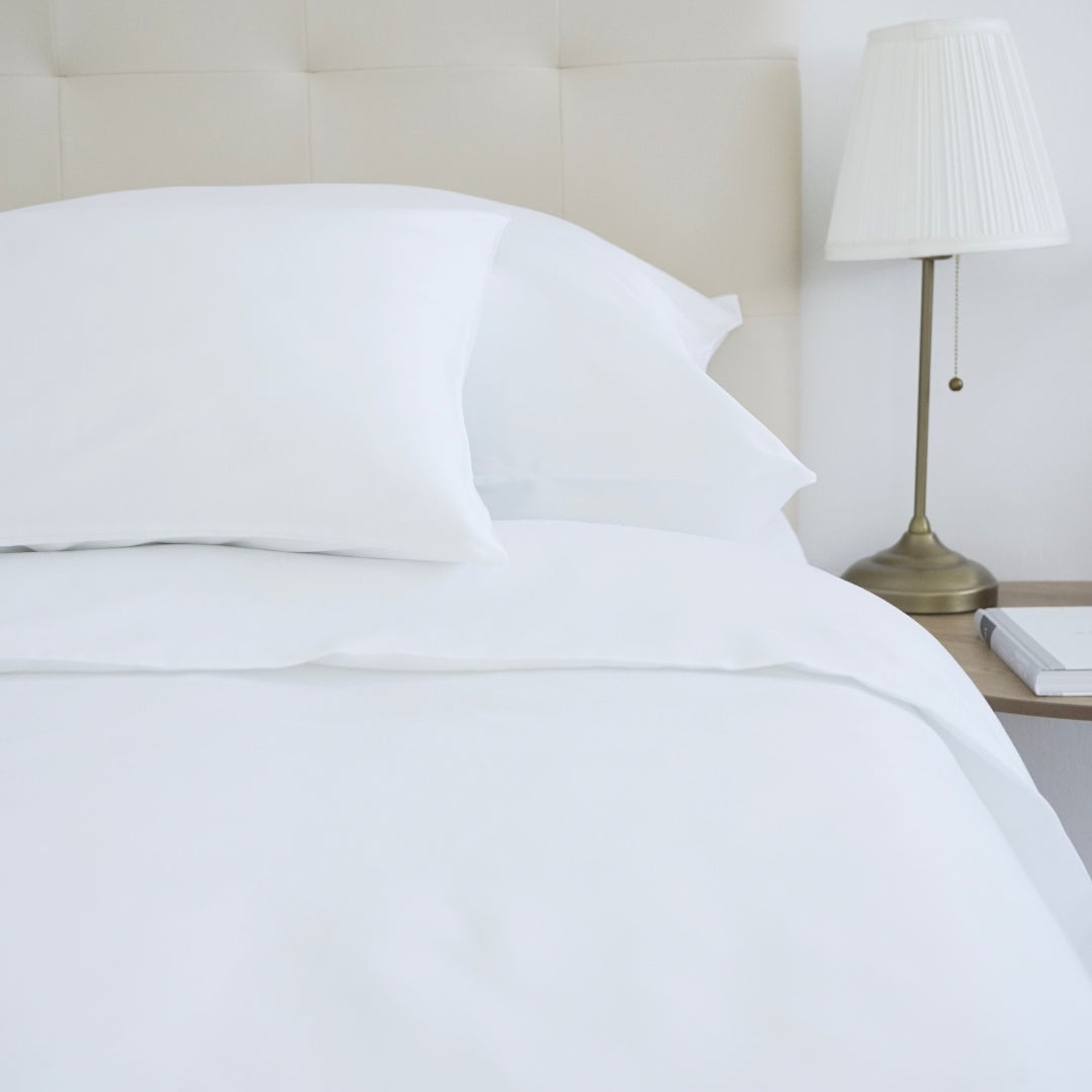 White satin bed sheet set 100% cotton - zippered - set of 3 - 130 g/m2