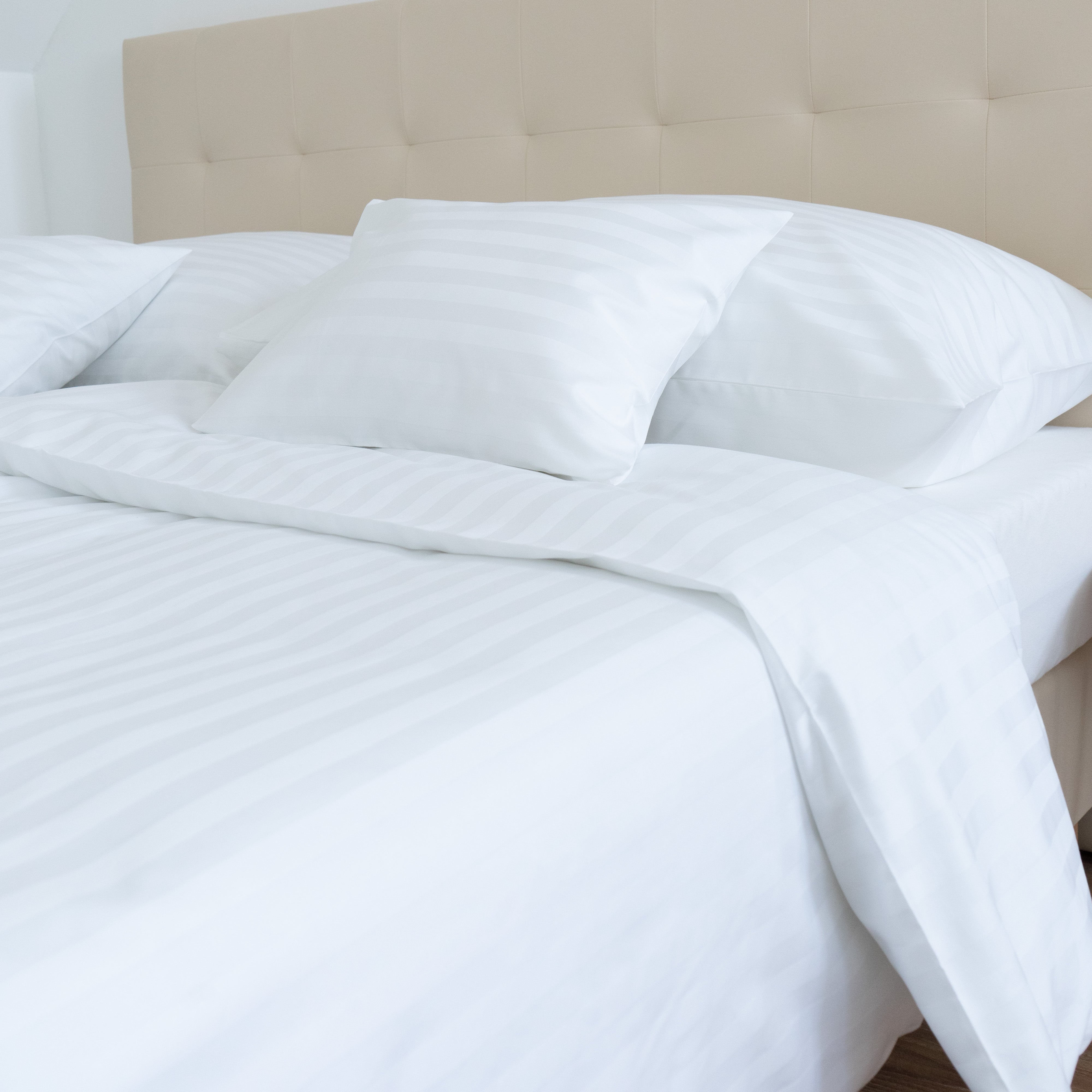 Hotel szatén 2 cm csíkos ágyneműhuzat garnitúra 100% pamut - áthajtós - 3 db-os szett 140 gr/m2 - csomagos