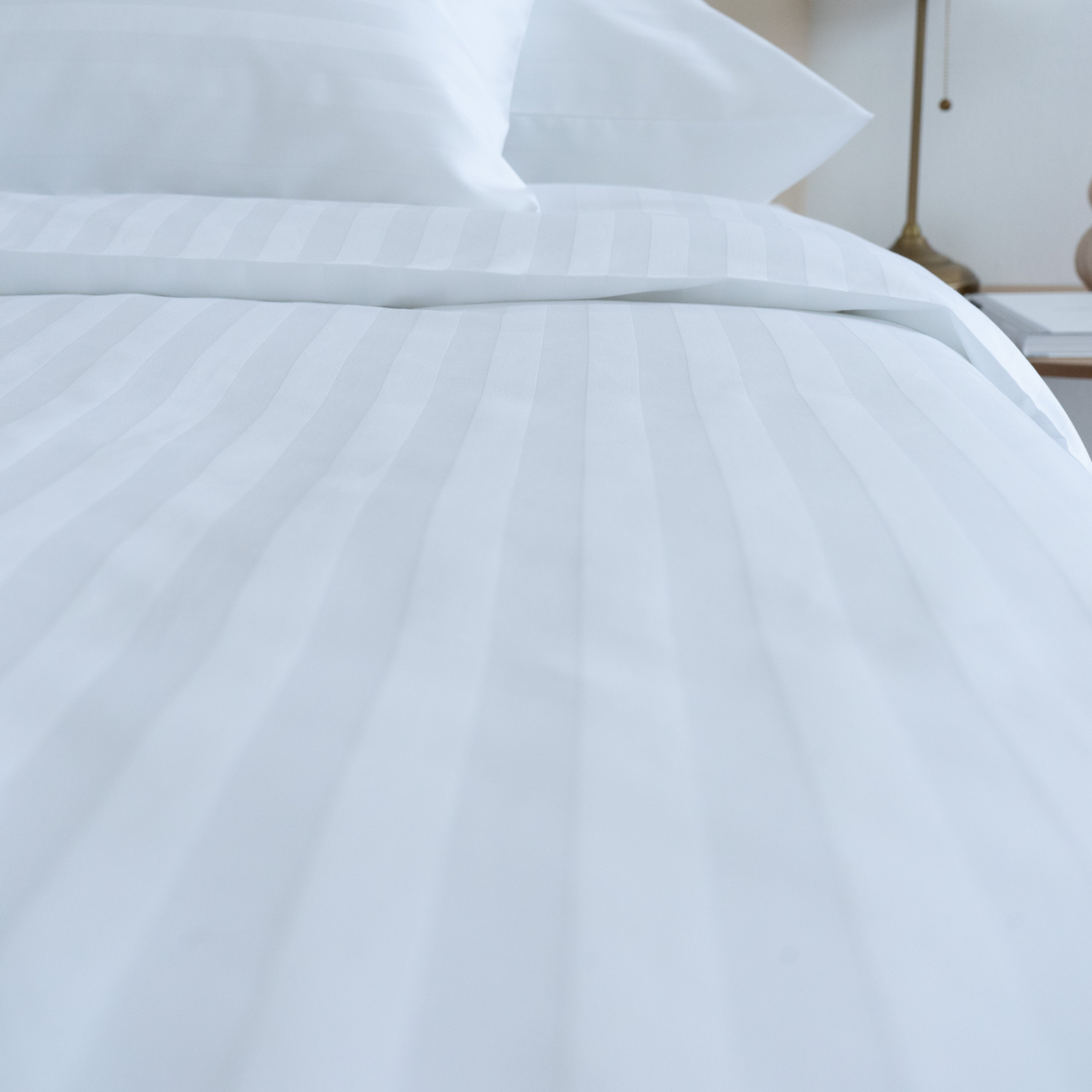 Hotel szatén 2 cm csíkos ágyneműhuzat garnitúra 100% pamut - áthajtós - 3 db-os szett 140 gr/m2 - csomagos