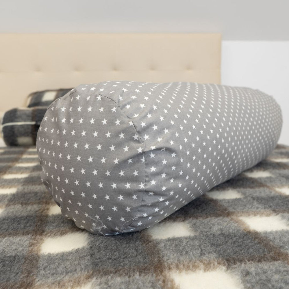 Nagy hengerpárna - szürke csillagmintás