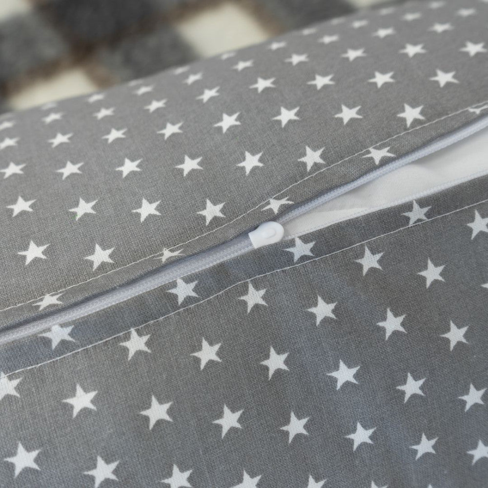 Nagy hengerpárna - szürke csillagmintás