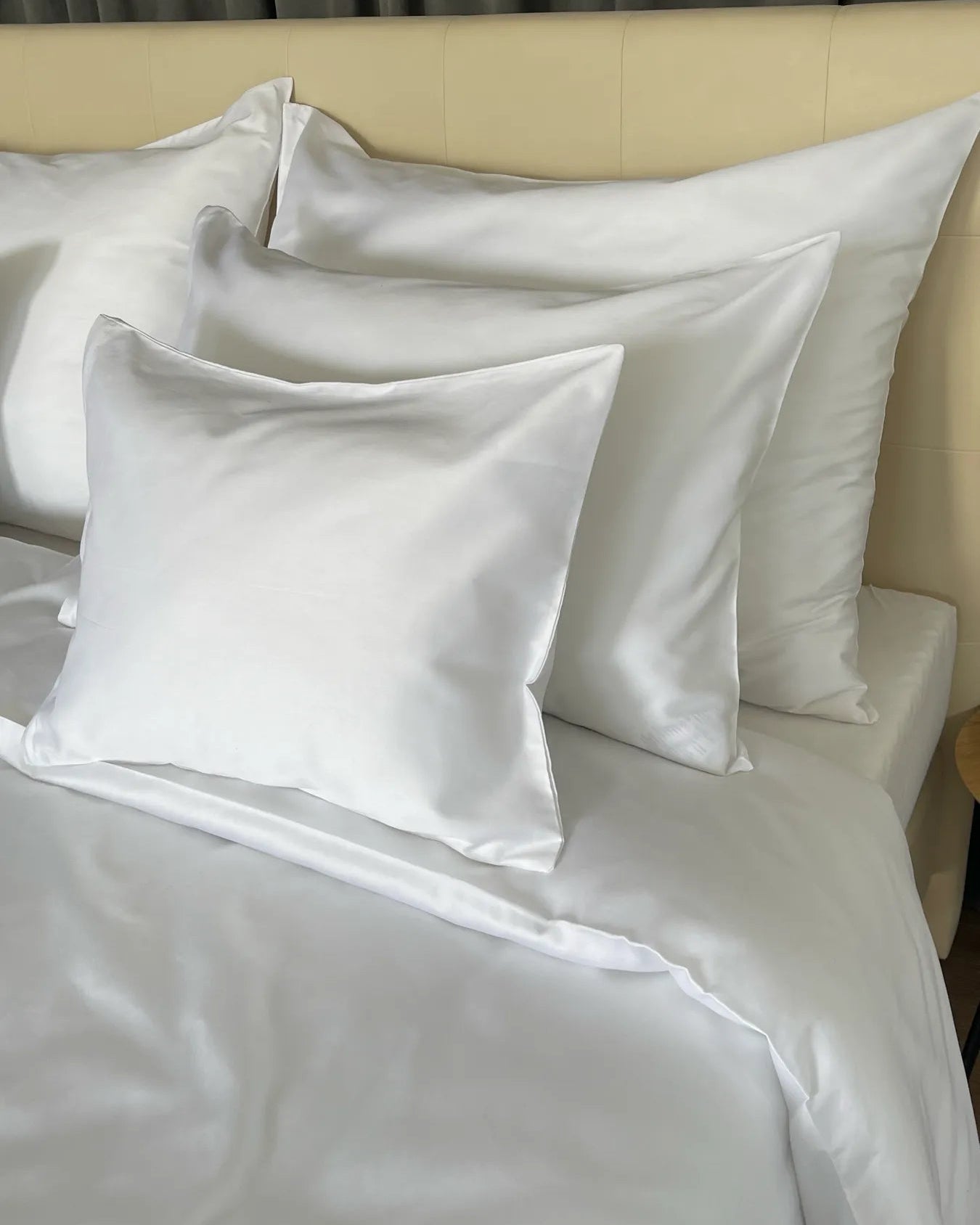 White satin bed sheet set 100% cotton - zippered - set of 2 - 130 g/m2