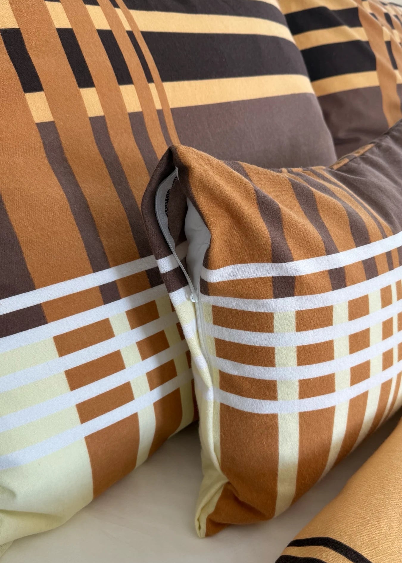 Cappuccino Stripe flanel ágyneműhuzat – modern elegancia földszínekben