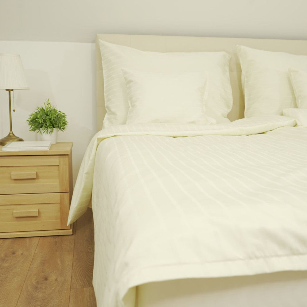 Pezsgő színű hotel csíkos ágyneműhuzat - 80% Pamut - 20% PE - cipzáras - 150 gr/m2