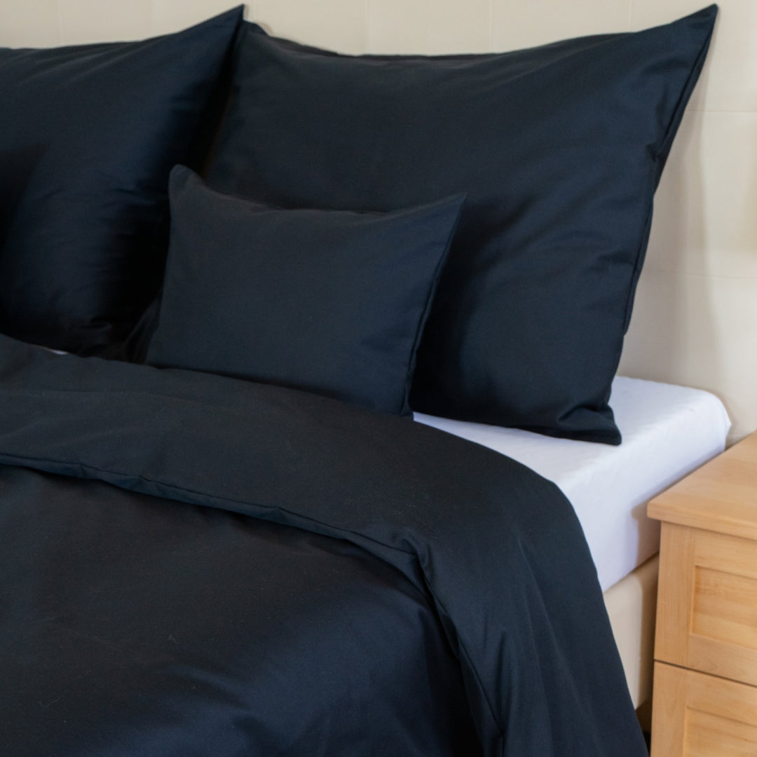 Schwarzes, einfarbiges Satin-Bettwäscheset – TC 300