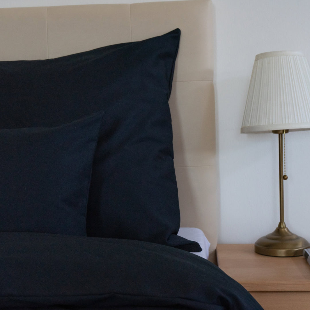 Schwarzes, einfarbiges Satin-Bettwäscheset – TC 300