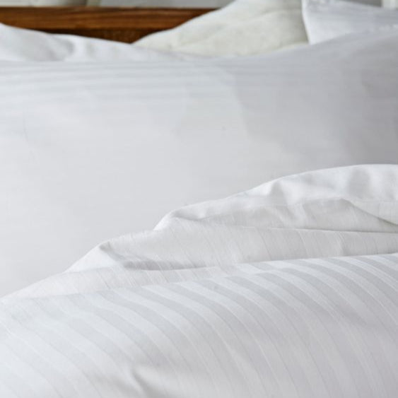 Szállodai damaszt csíkos párnahuzat - 100% Pamut - cipzáras - 130 gr/m2 - csomagos