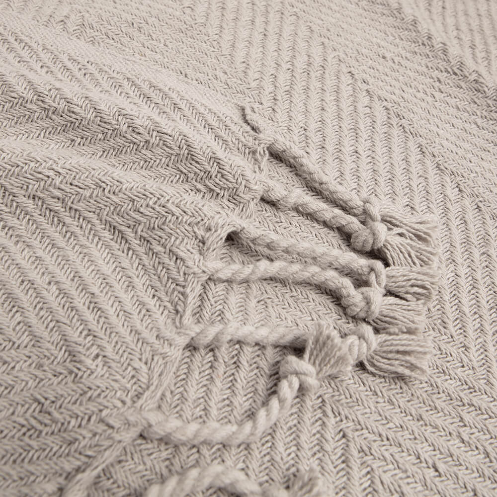 Halszálka mintás szürke pléd