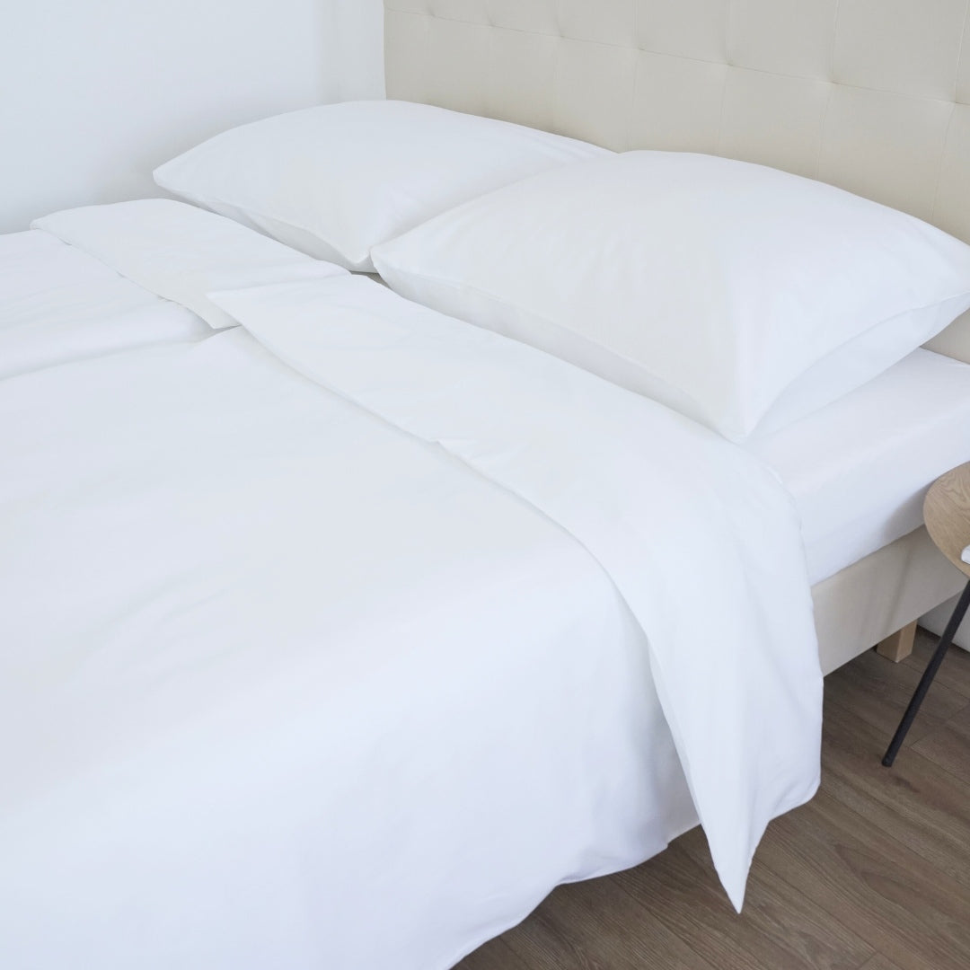 White satin bed sheet set 100% cotton - zippered - set of 2 - 130 g/m2