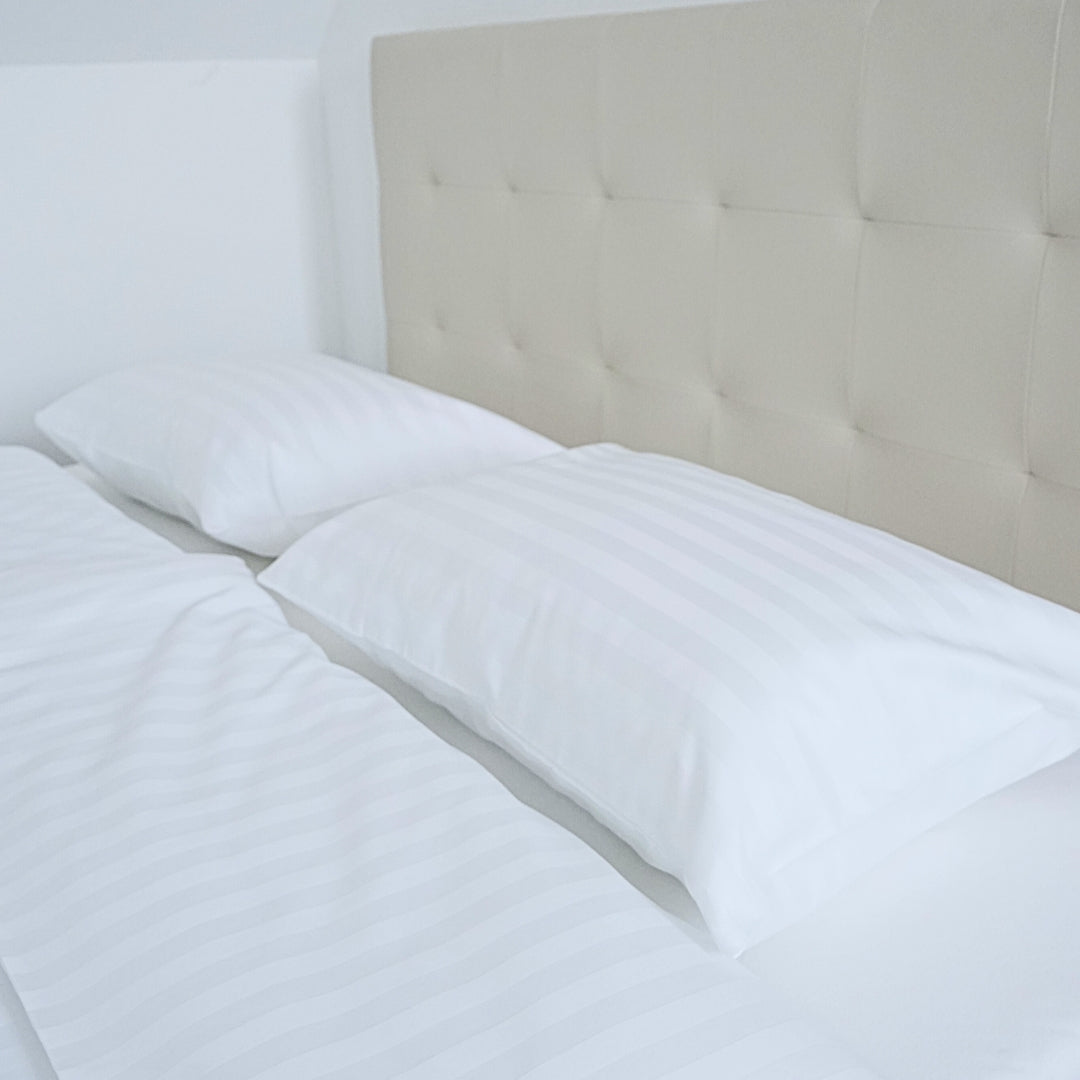 Hotel-Satin-Bettlaken mit 2 cm Streifen – 50 % Baumwolle – 50 % PE – zum Umklappen – 2er-Set – 140 g/m² – verpackt