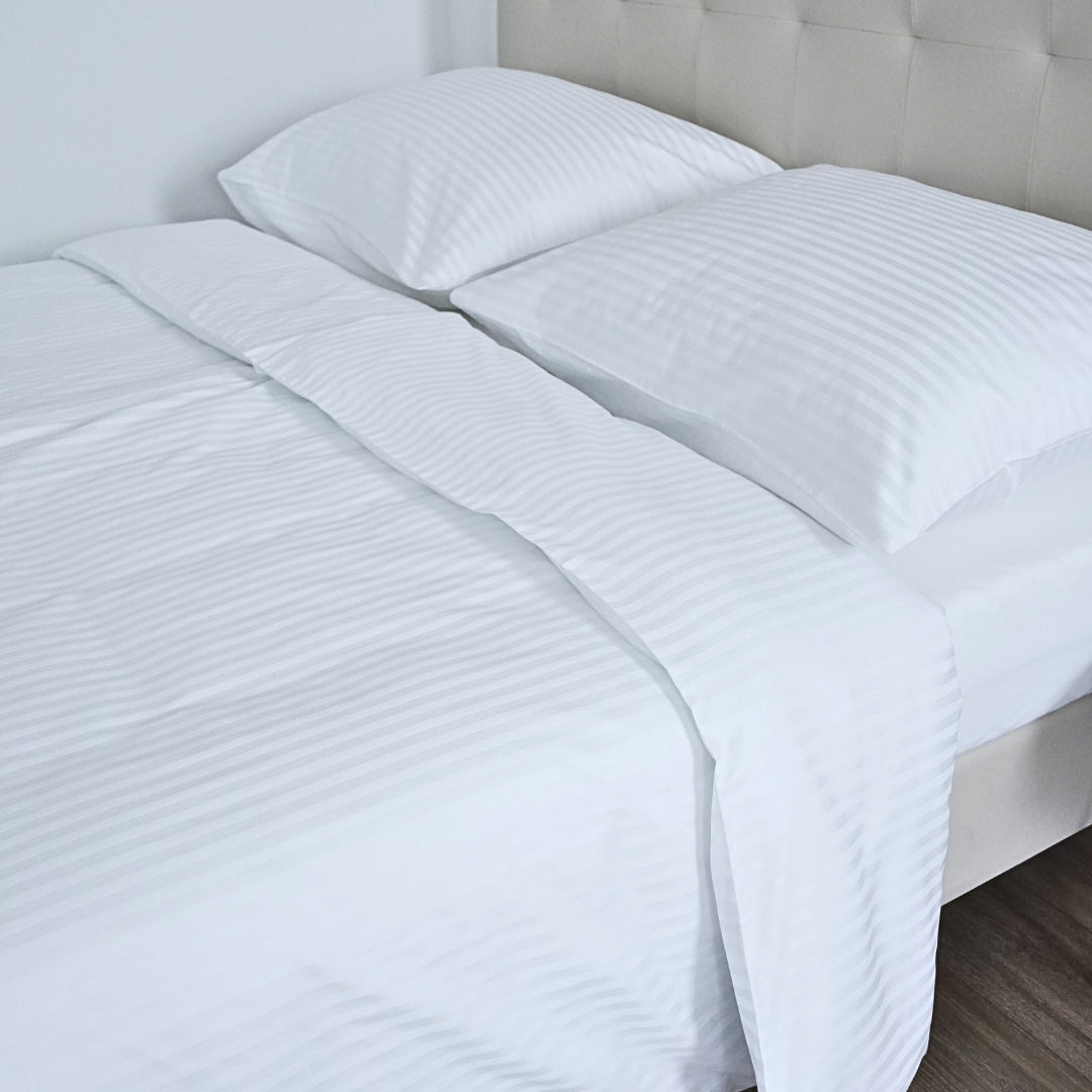 Hotel-Damast-Kissenbezug 1 cm gestreift 100% Baumwolle - umgeschlagen - 140 gr/m2