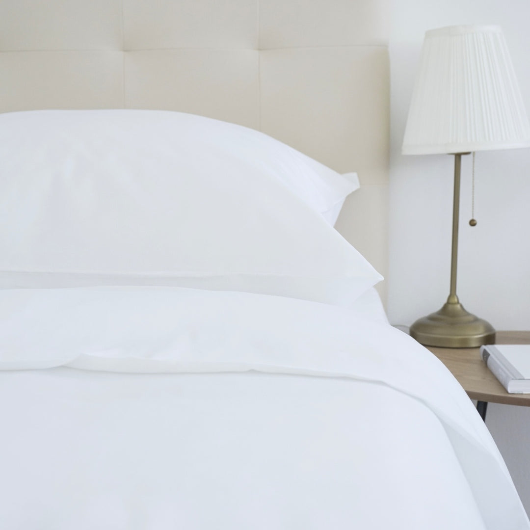 White satin bed sheet set 100% cotton - zippered - set of 2 - 130 g/m2