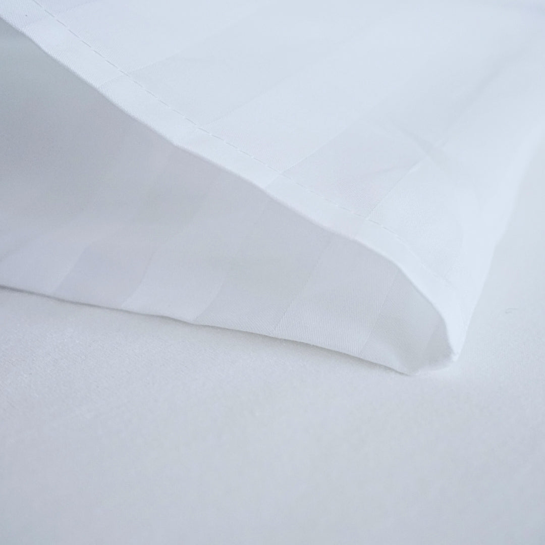 Hotel satin 2 cm striped bed sheet - 80% Cotton - 20% PE - fold-over - set of 3 - 150 gr/m2 - packaged