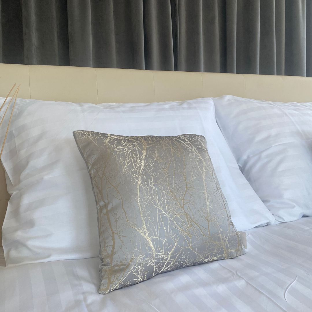 Branch velvet decorative pillow - 45x45 cm