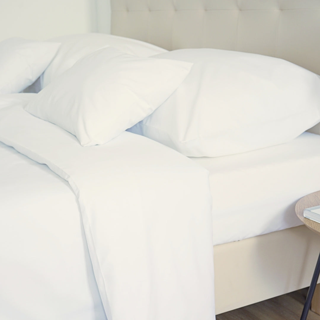 Hotel pamutvászon ágyneműhuzat - 50% Pamut - 50% PE - áthajtós -  3 db-os szett - 142 gr/m2 - csomagos