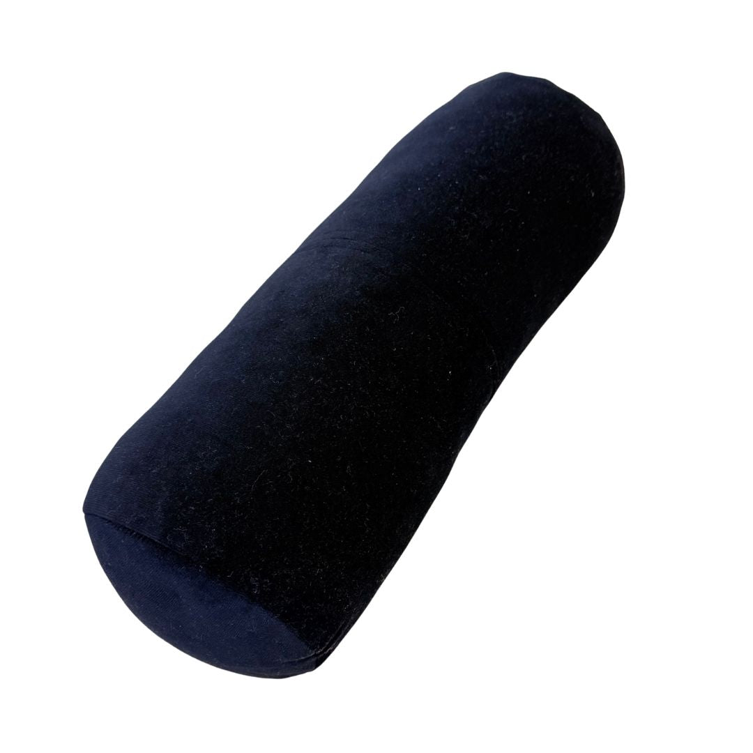 Fekete plüss hengerpárna