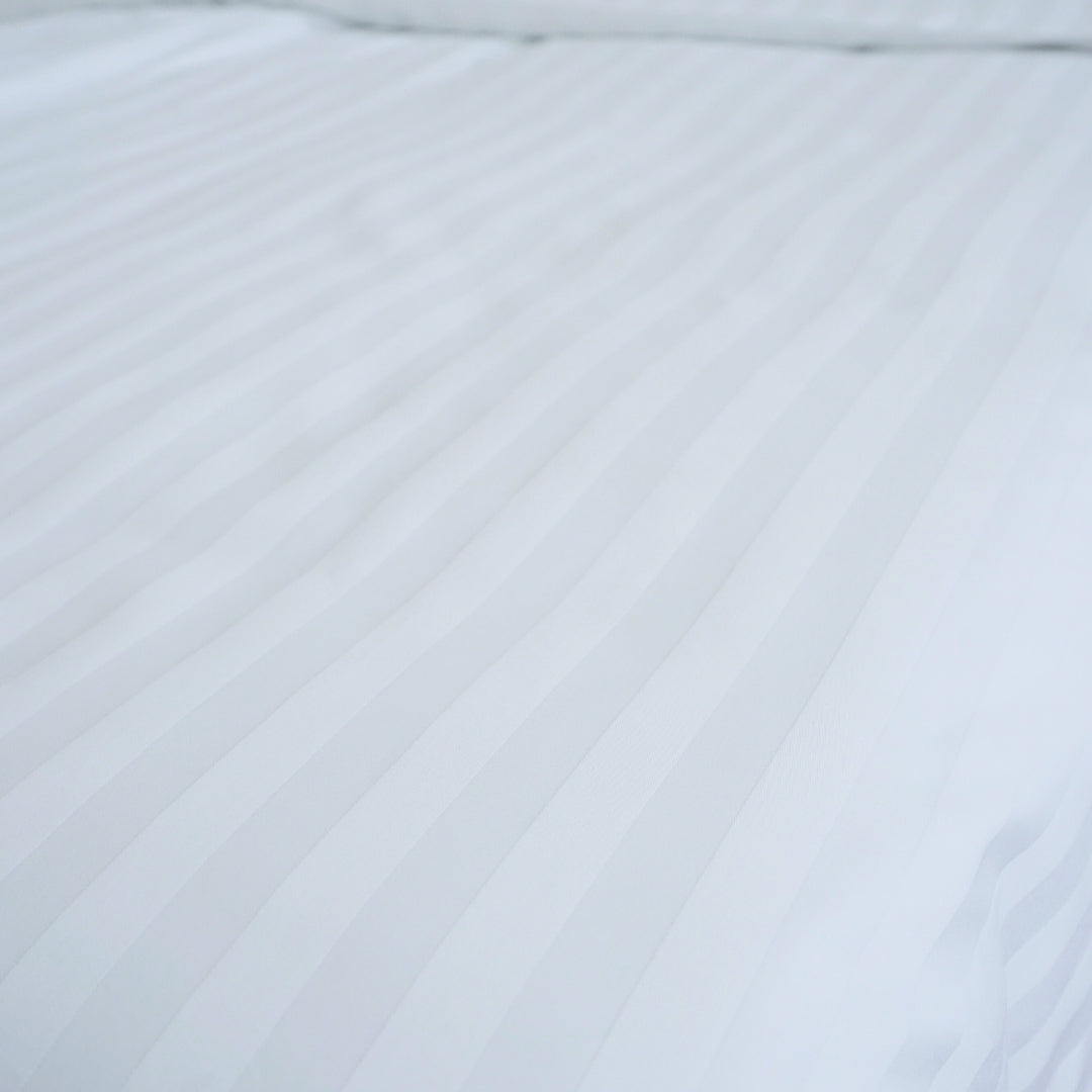 Hotel-Satin-Bettlaken mit 2 cm Streifen – 50 % Baumwolle – 50 % PE – zum Umklappen – 2er-Set – 140 g/m² – verpackt