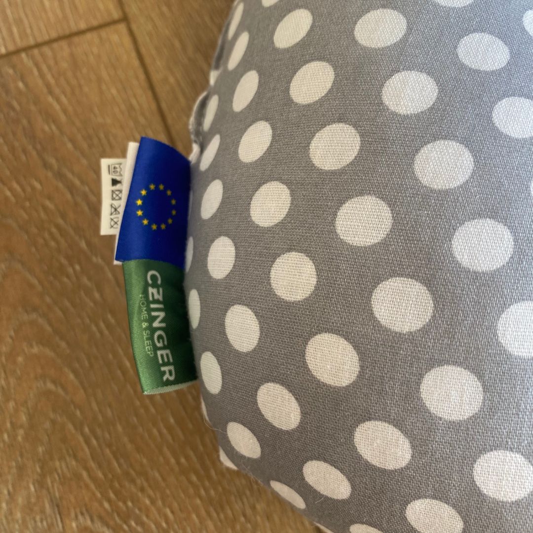 Pamut szürke pöttyös hengerpárna cozy belebújós rövid pléddel - szett