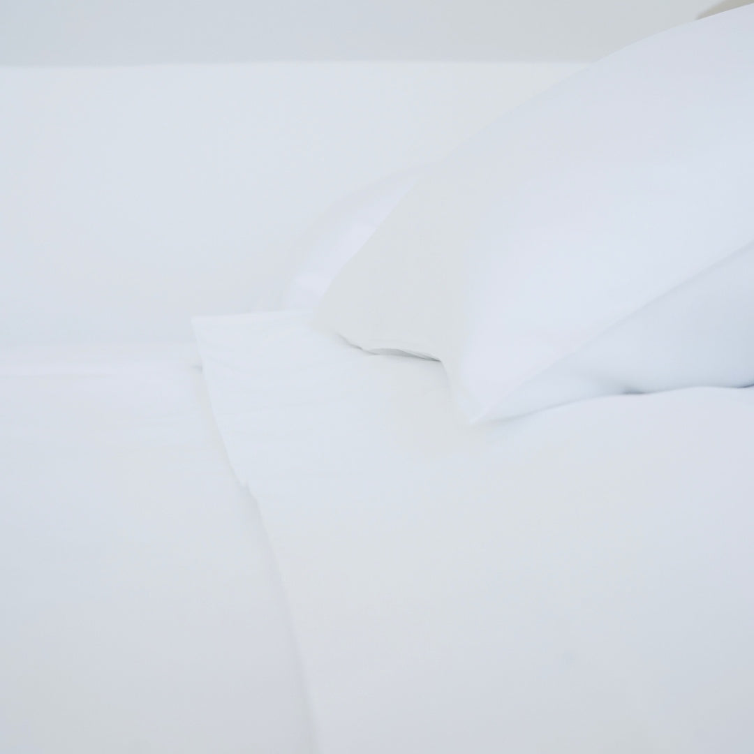 Fehér szatén ágyneműhuzat garnitúra 100% pamut - cipzáras - 3 db-os szett - 130 g/m2