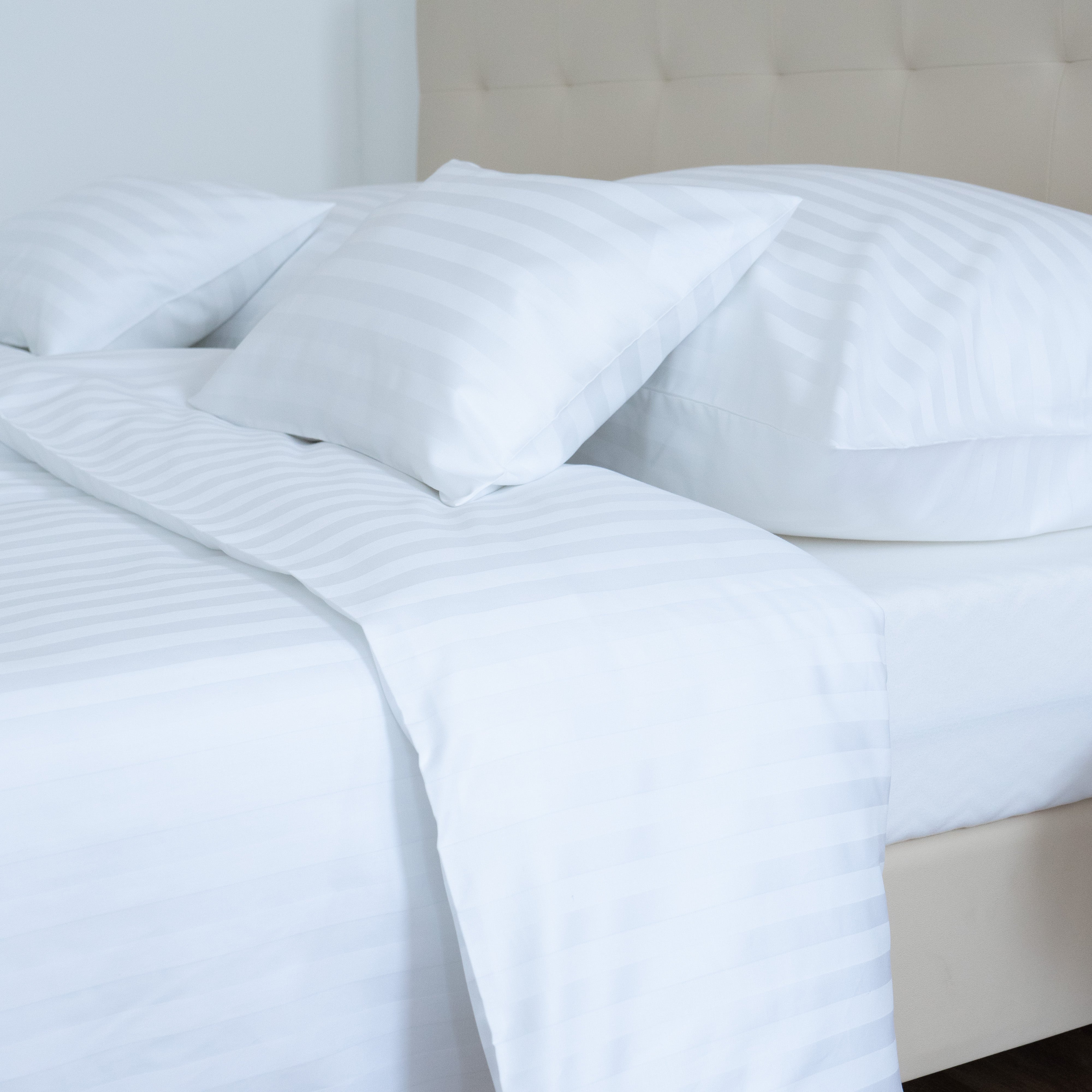 Hotel szatén 2 cm csíkos ágyneműhuzat garnitúra 100% pamut - áthajtós - 3 db-os szett 140 gr/m2 - csomagos