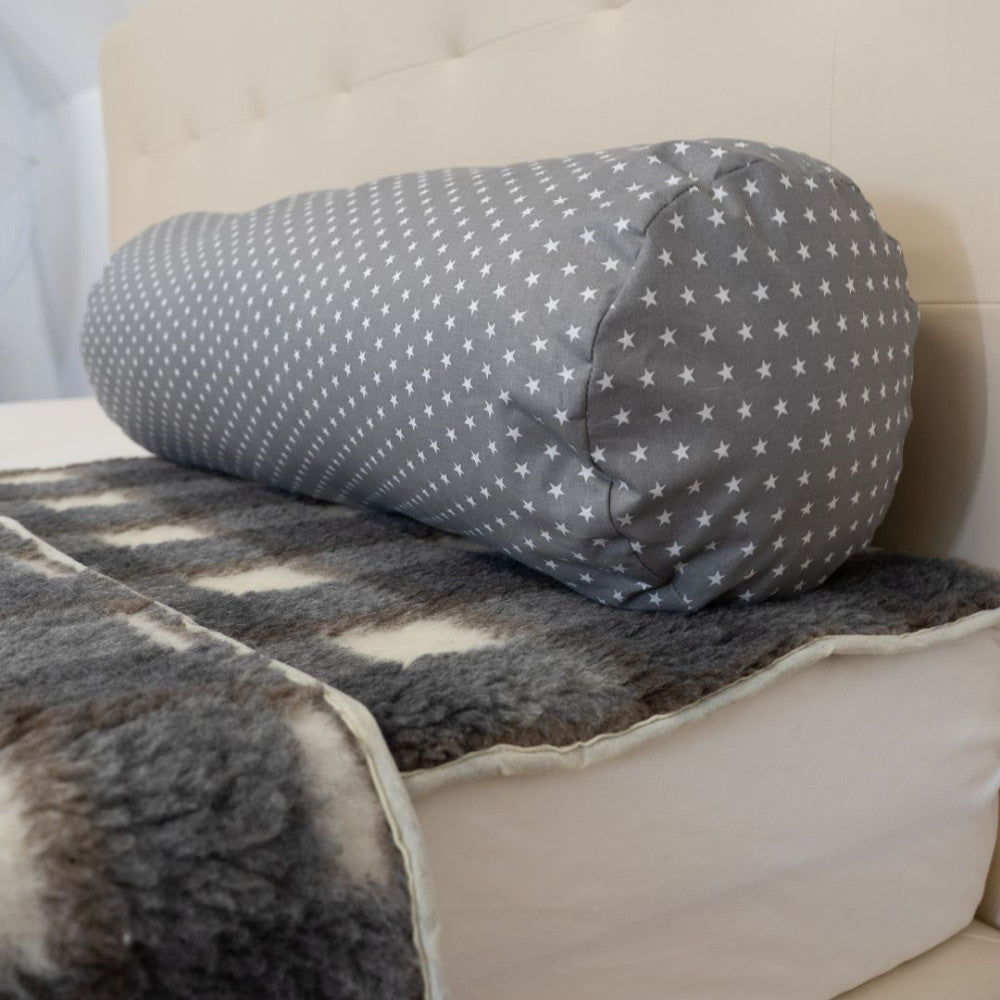 Großes Zylinderkissen - graues Sternenmuster