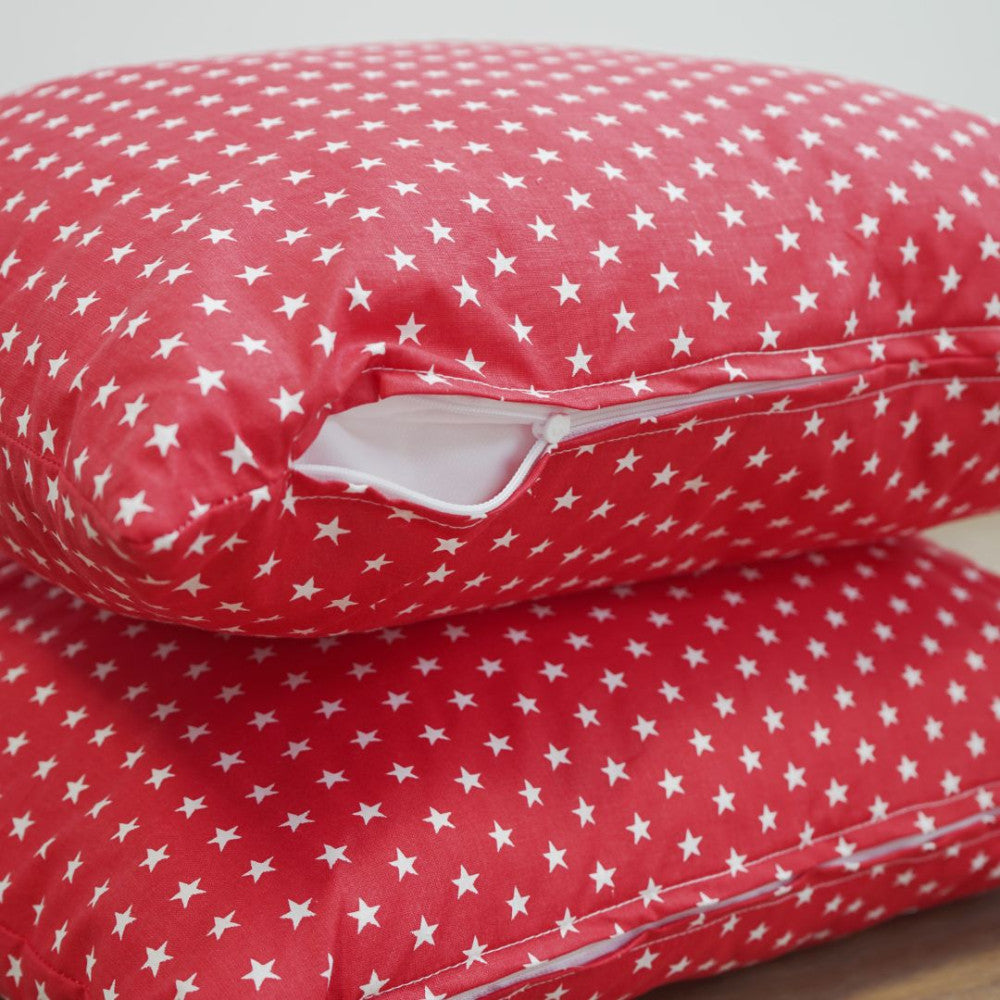 Red star zippered pillow with insert