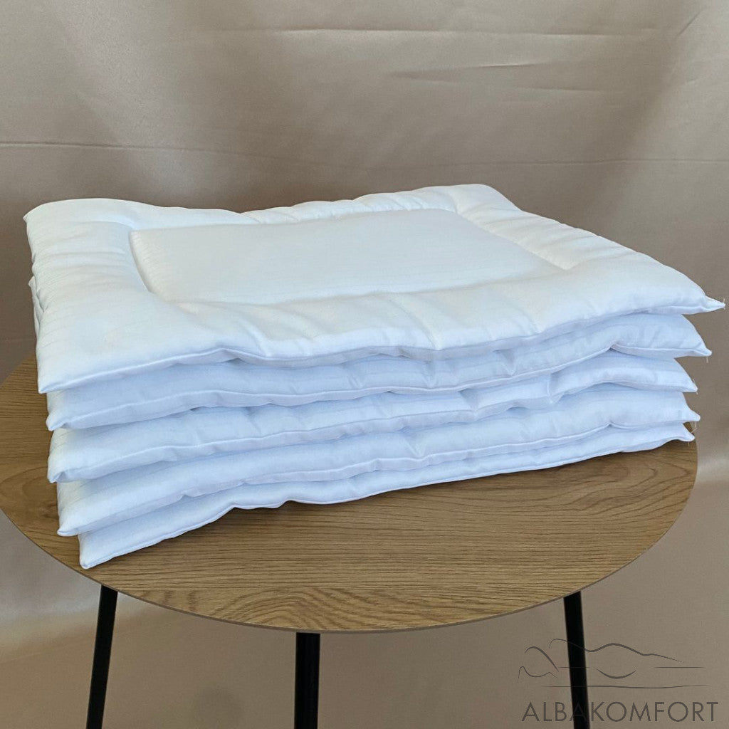 Antiallergisches flaches Kinderkissen - weiß gestreift gesteppt