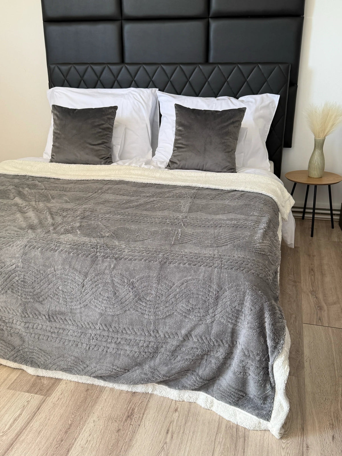 Mittelbraune, weiche Decke