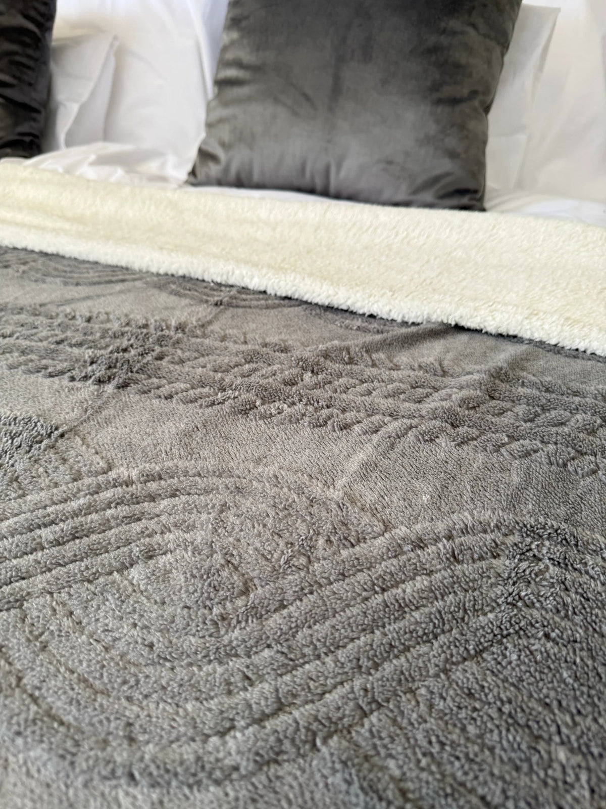 Mittelbraune, weiche Decke