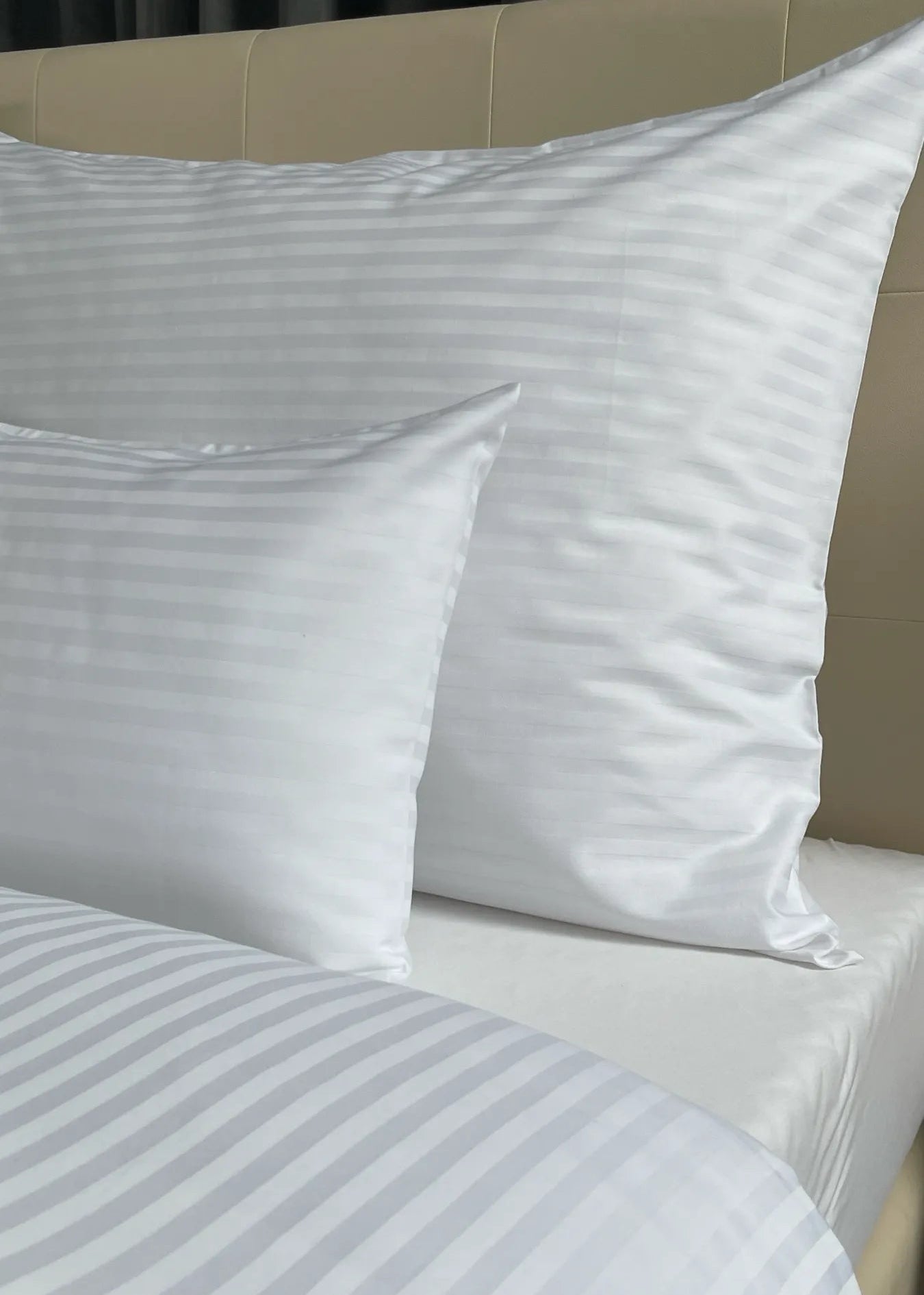 Hotel-Satin-Bettlakenset mit 1 cm Streifen, 100 % Baumwolle – zum Umklappen – 3er-Set – 140 g/m² – verpackt