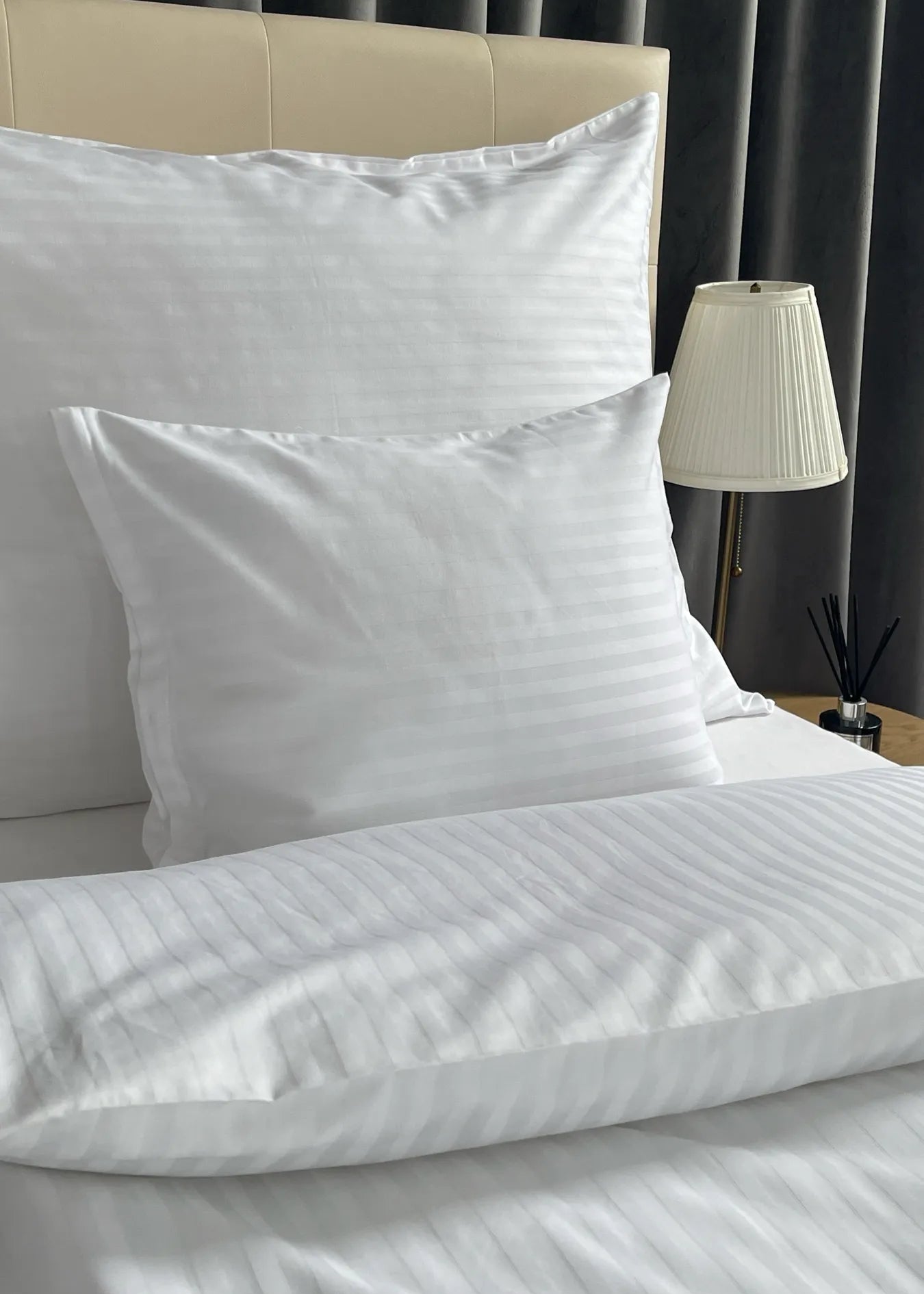 Hotel-Satin-Bettlakenset mit 1 cm Streifen, 100 % Baumwolle – zum Umklappen – 3er-Set – 140 g/m² – verpackt