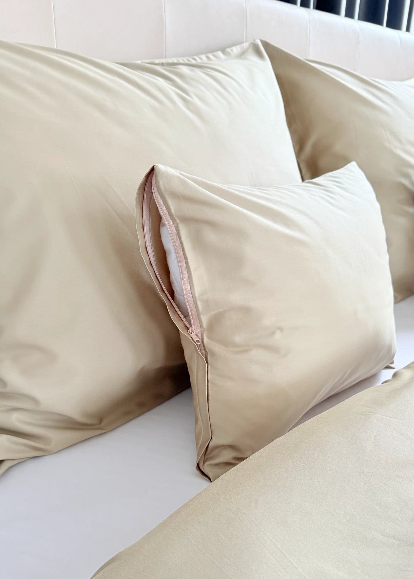 Oliva szatén ágyneműhuzat – minimalista luxus a hálószobában