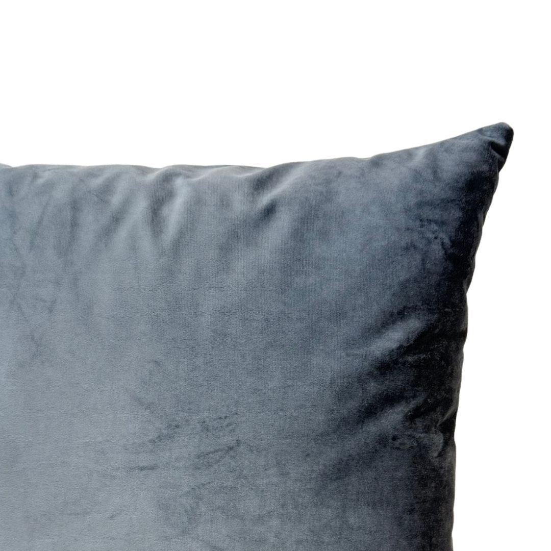 Szürke bársony díszpárna - betéttel - 45x45 cm