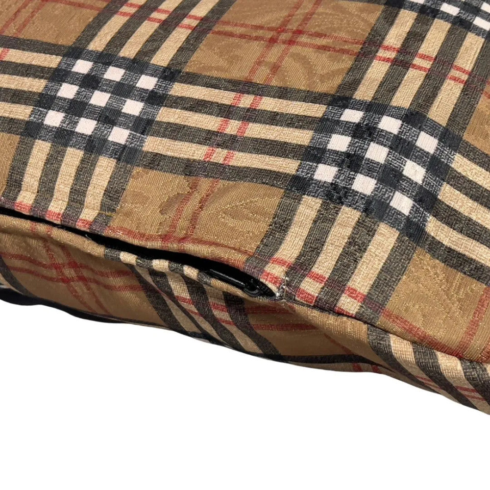 Checkered design dog bed