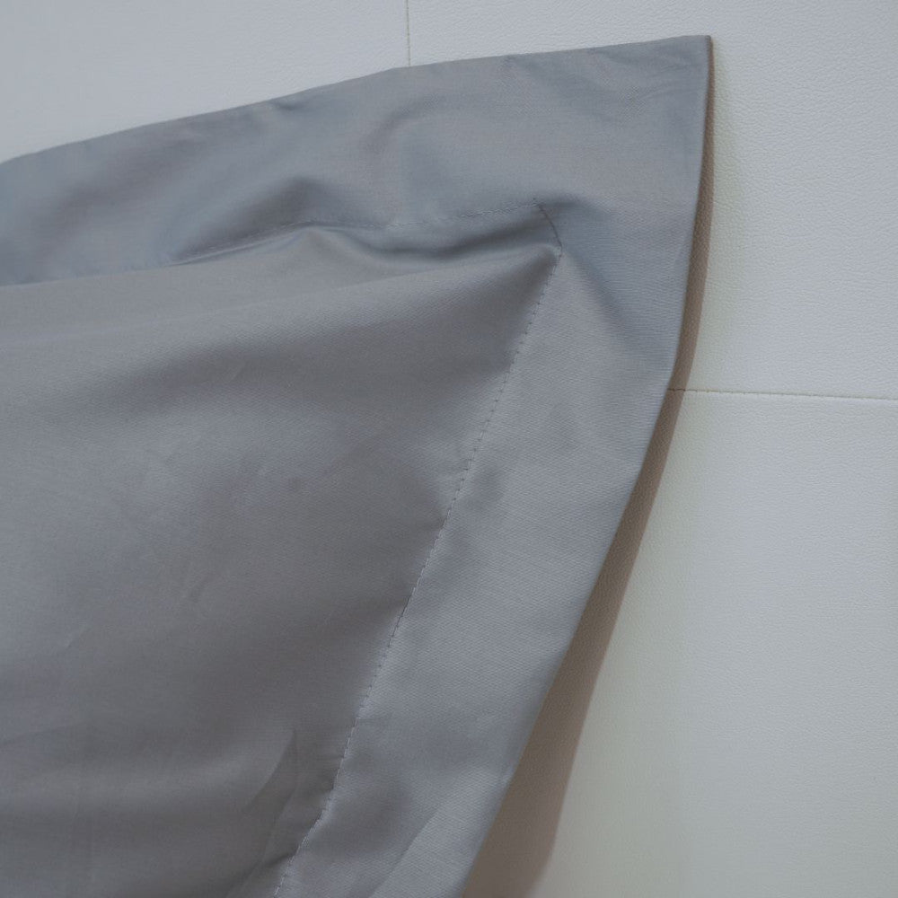 Steel Elegance satin duvet cover set – with English border, sophisticated details