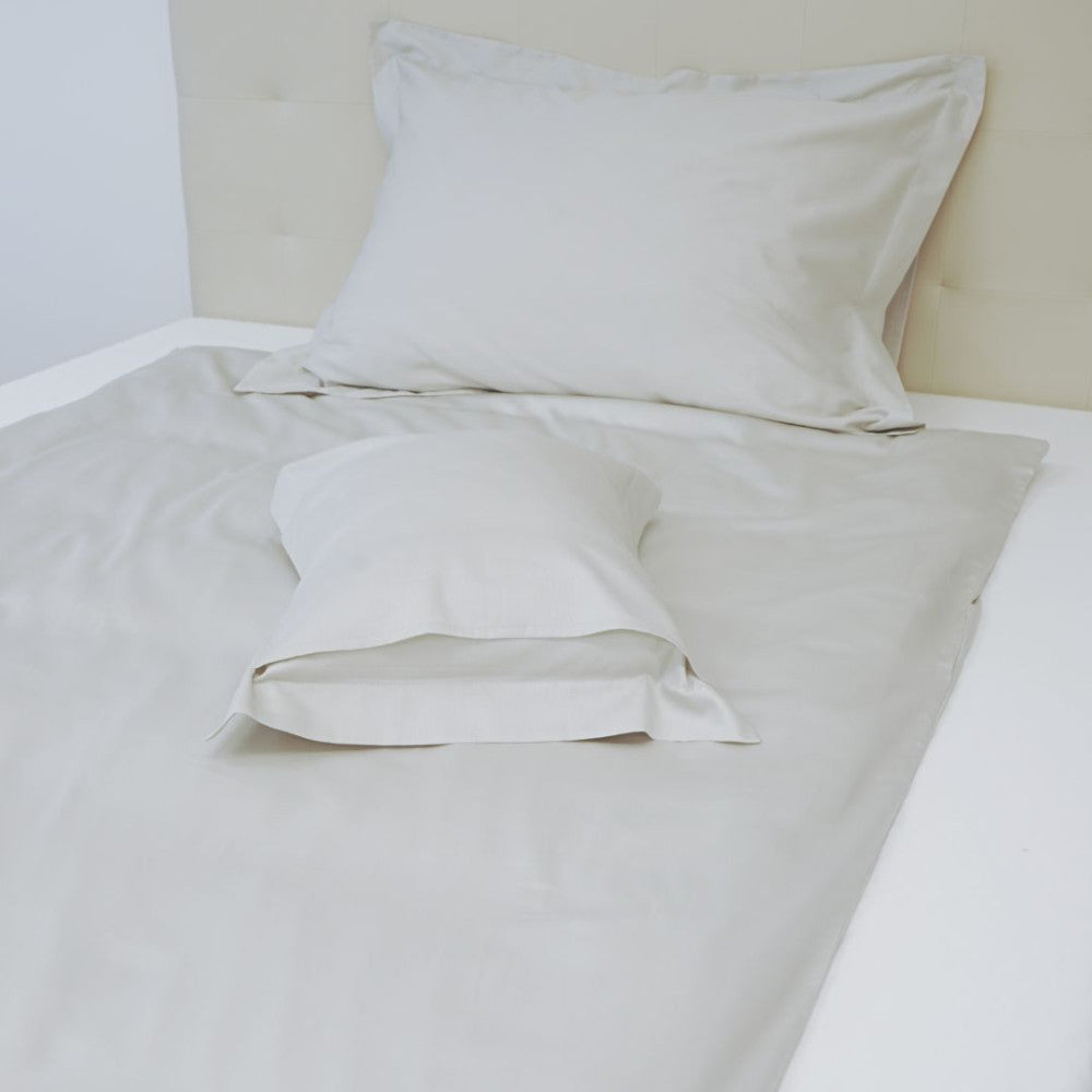 Doppeltes Baumwollsatin-Bettwäscheset mit englischem Rand - 5-teilig - Hellgrau - TC 250