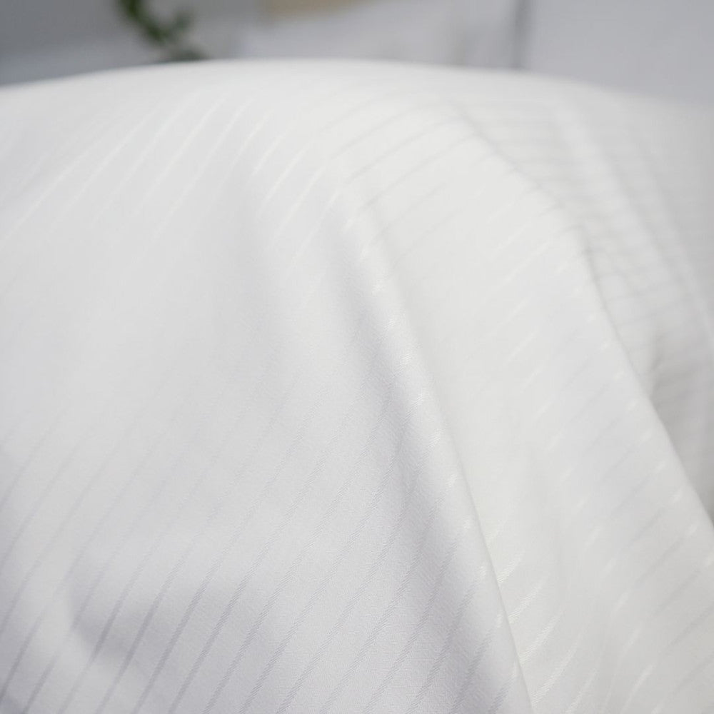 Elegantes gestreiftes Polyester-Satin-Bettlaken – 100 % PE – Spannbettlaken – 2er-Set – 130 g/m² – verpackt