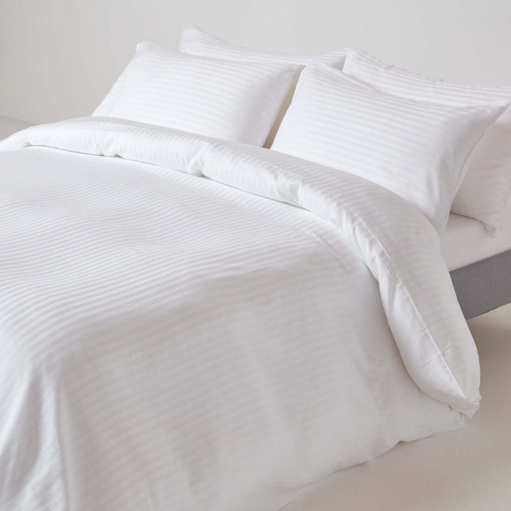 Hotel damask striped pillowcase – 100% Cotton - fold-over - 140 gr/m2 - packaged