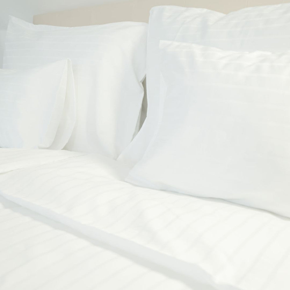 Hotel-Damaszt-szatén csíkos ágyneműhuzat - 80% Pamut - 20% PE - cipzáras - 140 gr/m2