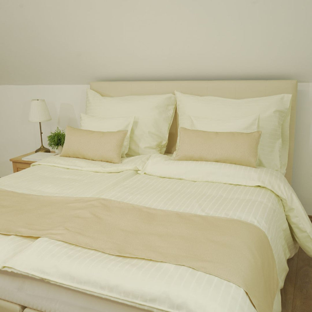 Pezsgő színű hotel csíkos ágyneműhuzat - 80% Pamut - 20% PE - cipzáras - 150 gr/m2