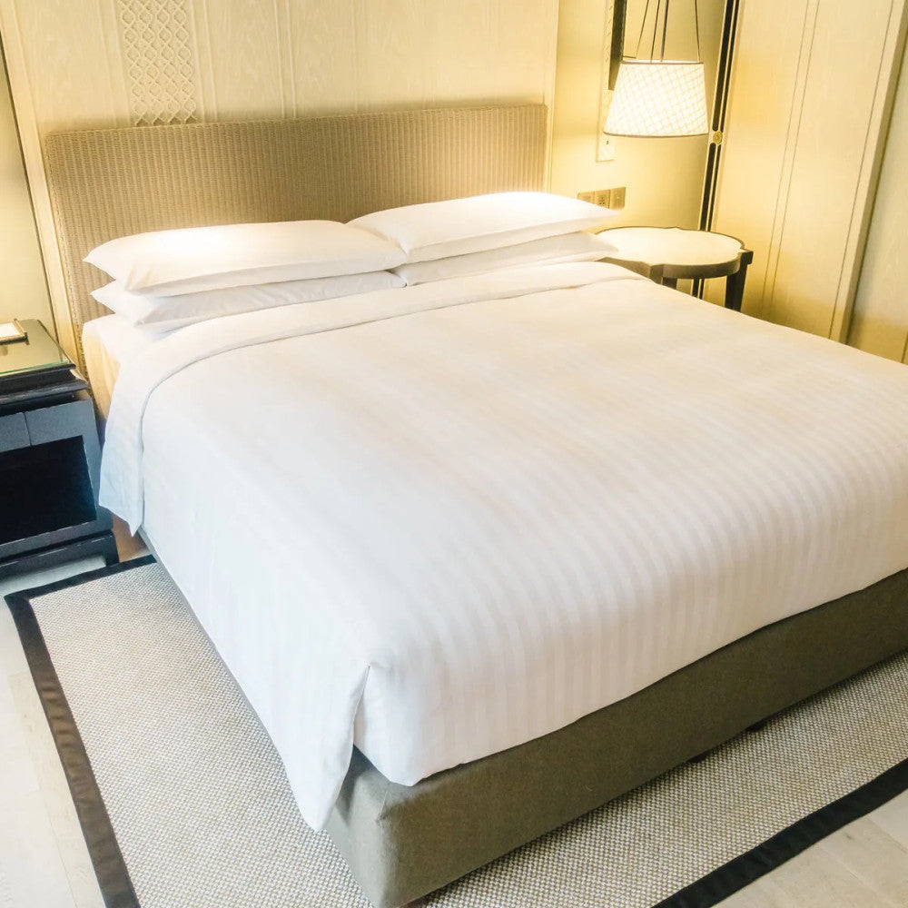 Hotel-Bettbezug mit Damaststreifen – 100 % Baumwolle – mit Reißverschluss – 130 g/m² – verpackt