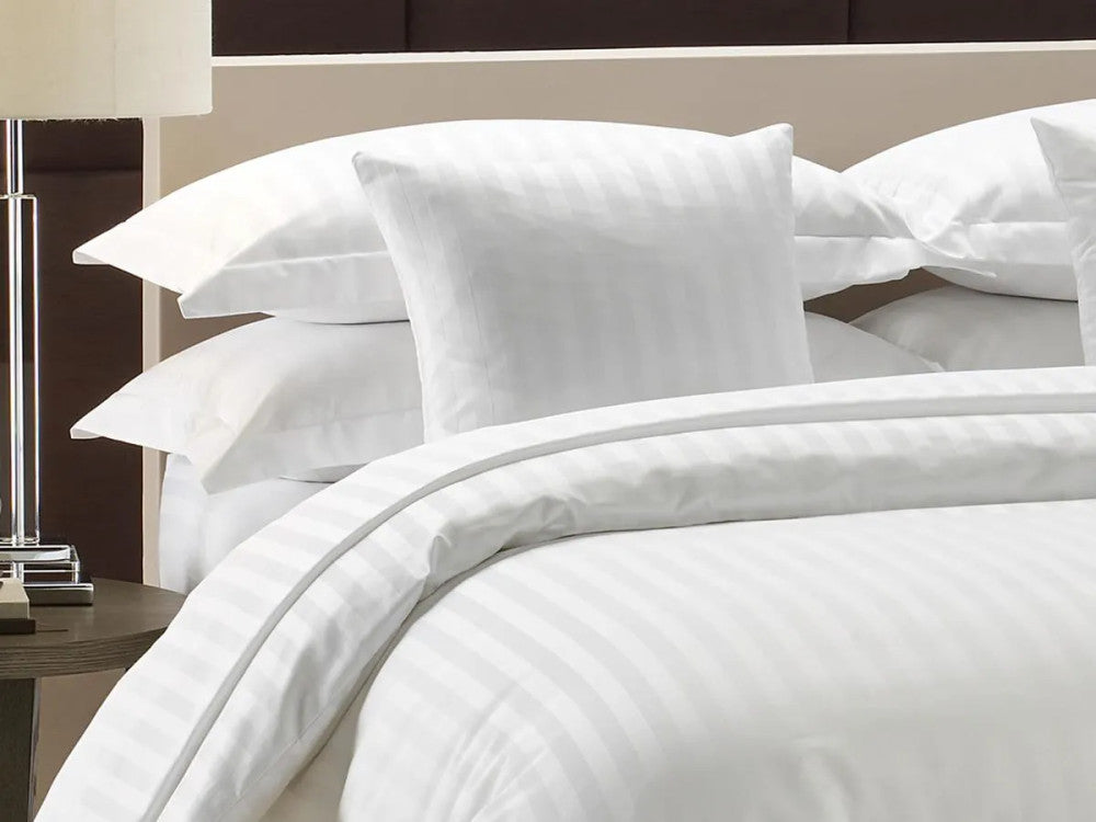Hotel damask striped pillowcase – 50% Cotton - 50% PE - fold-over - 150 gr/m2 - packaged