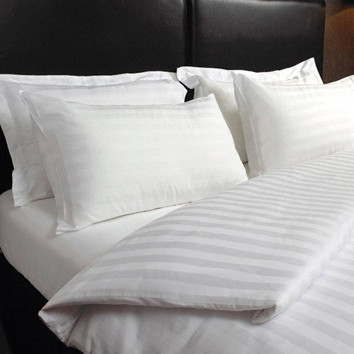 Hotel-Damast-Kissenbezug mit Streifen – 50 % Baumwolle – 50 % PE – umklappbar – 150 g/m² – verpackt