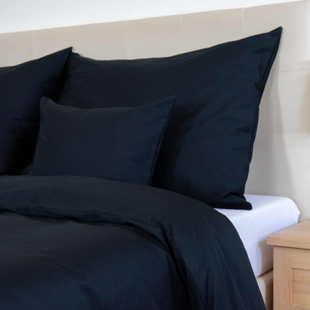 Schwarzes, einfarbiges Satin-Bettwäscheset – TC 300